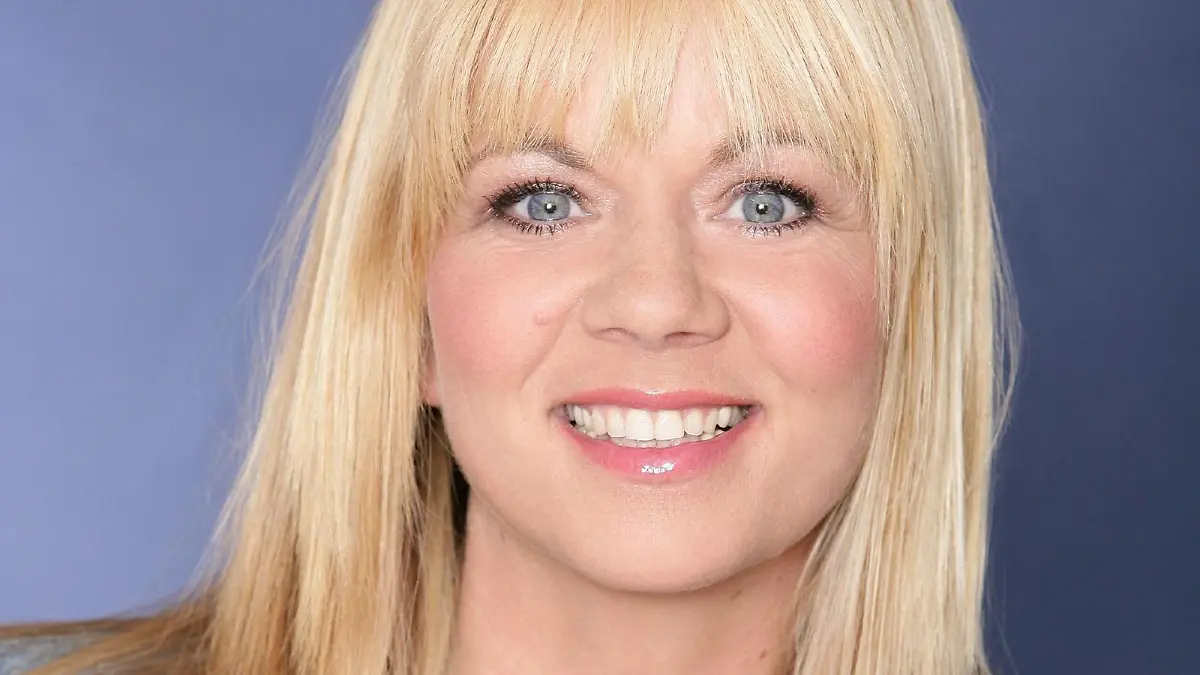 Julia Leischik versucht Menschen, die durch das Schicksal getrennt wurden, zusammenzubringen. Pro Folge löst sie zwei Fälle - national wie international.