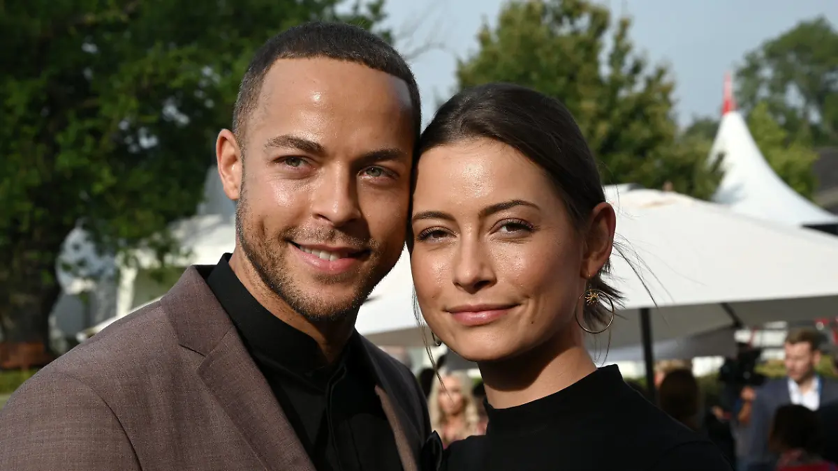 16.07.2019, Nordrhein-Westfalen, Köln: Bachelor Andrej Mangold und Freundin Jennifer Lange kommen zur MediaNight beim Reittunier CHIO. Foto: Henning Kaiser/dpa +++ dpa-Bildfunk +++
