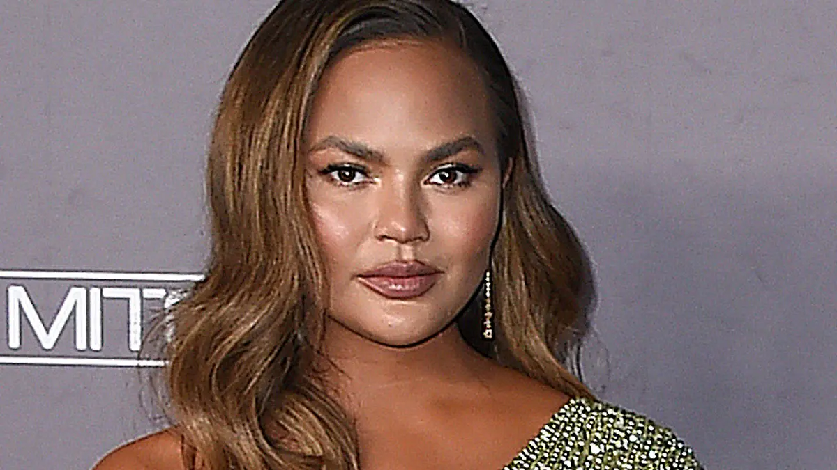 ARCHIV - 09.11.2019, USA, Culver City: Chrissy Teigen kommt zur "Baby2Baby"-Gala. (zu dpa "Chrissy Teigen verarbeitet Fehlgeburt in emotionalem Brief") Foto: Jordan Strauss/Invision/AP/dpa +++ dpa-Bildfunk +++