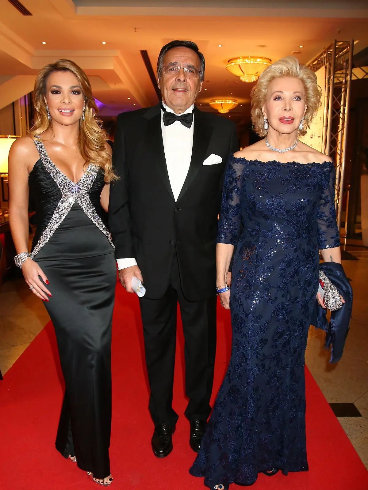 Mario Ohoven, Ute-Henriette Ohoven und Chiara Ohoven
auf dem Presseball Berlin 2018 dem ball des deutschen Mittelstands im Hotel Maritim in Berlin. | Verwendung weltweit