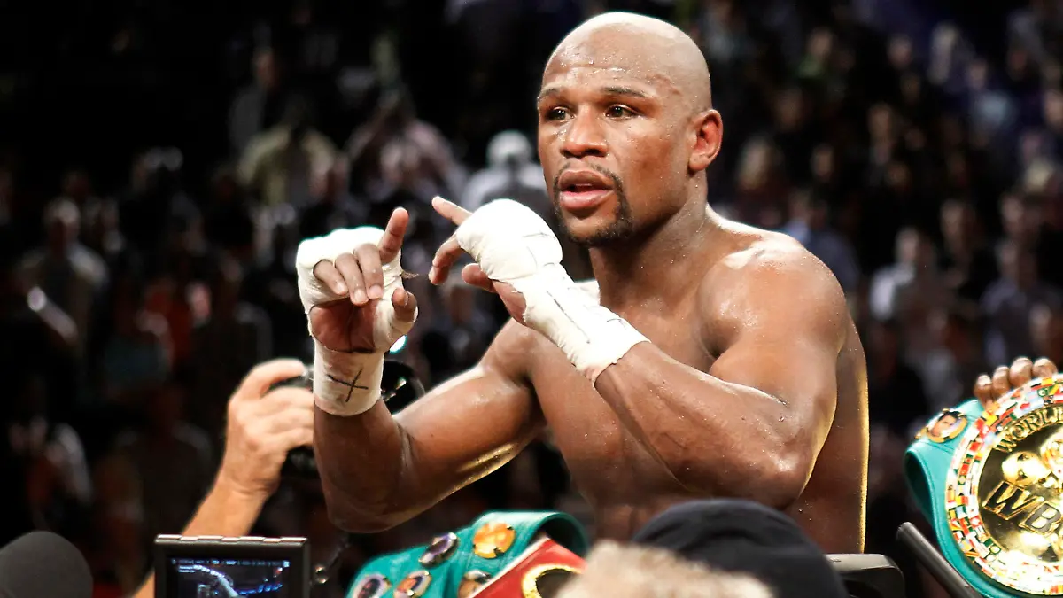 Undefeated WBC welterweight champion Floyd Mayweather Jr. of the U.S. celebrates his victory over Robert Guerrero, also of the U.S., at the MGM Grand Garden Arena in Las Vegas, Nevada May 4, 2013. REUTERS/Steve Marcus (UNITED STATES - Tags: SPORT BOXING)