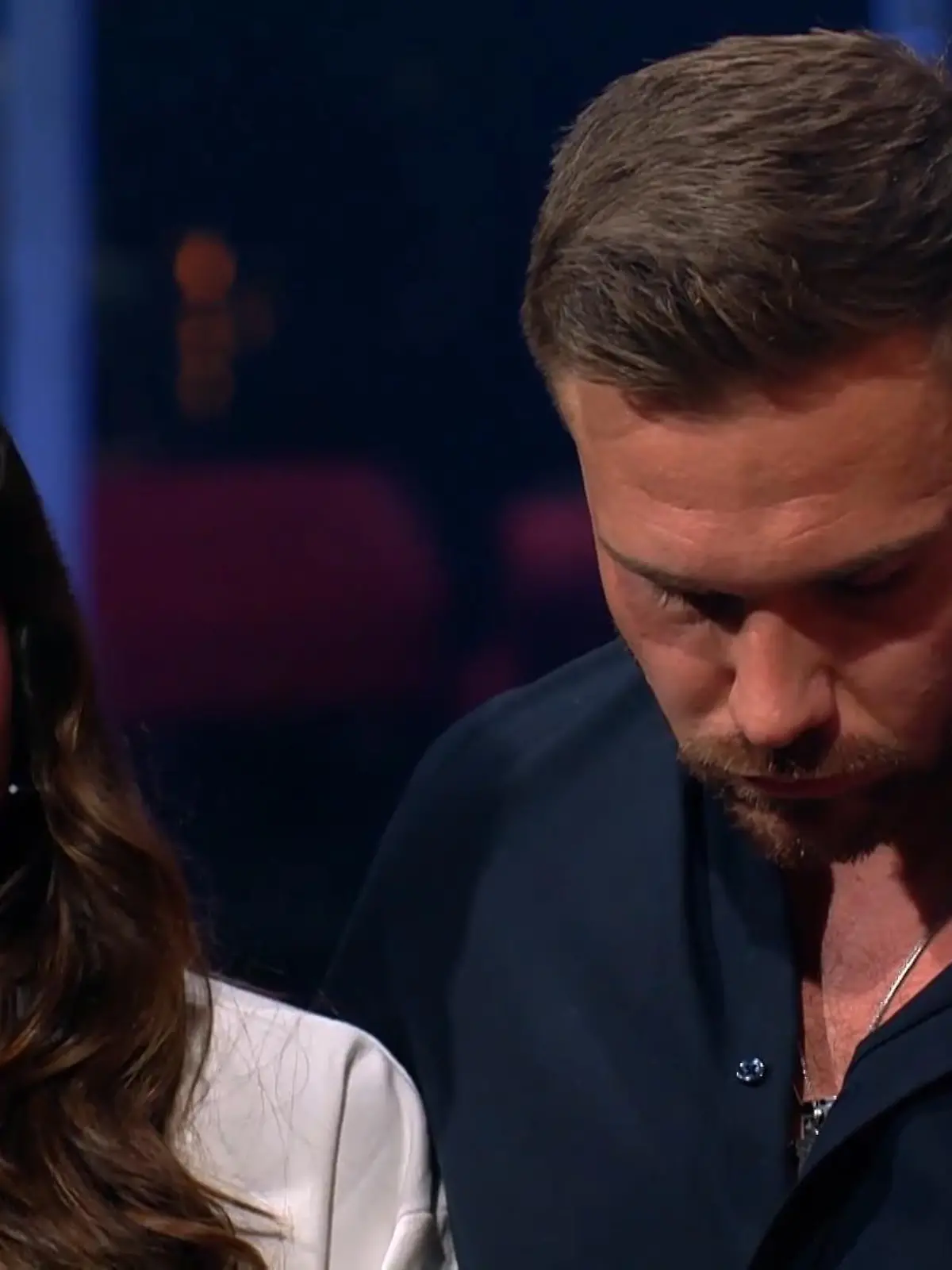 Ob nun wegen Andrej oder nicht: Für Eva Benetatou war die Teilnahme bei „Das Sommerhaus der Stars“ alles andere als einfach, weil „Menschen, die vielleicht nicht so stark sind wie wir, sich wirklich sogar selbst was antun in so einer Situation.“ Statt im nachhinein alles rosig zu sehen, appelliert sie an die andern Promis, ihr Gewissen einzuschalten und das Geschehene zu überdenken. „Ich wünsche das alles, was da drin passiert ist, keinem Menschen!“ Ihr komplettes Fazit zum „Sommerhaus“ 2020 zeigt das Video. 