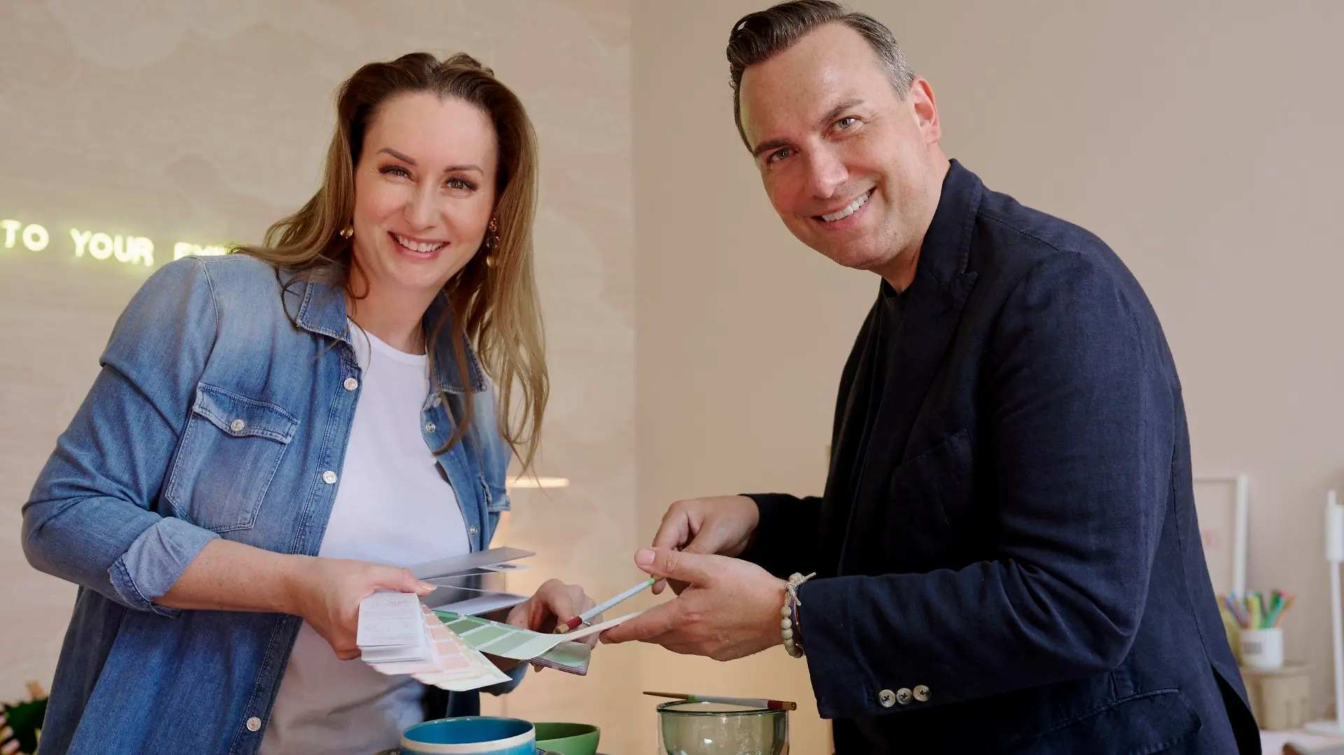 Tim Raue mit seiner Frau Katharina.
Die Verwendung des sendungsbezogenen Materials ist nur mit dem Hinweis und Verlinkung auf RTL+ gestattet.