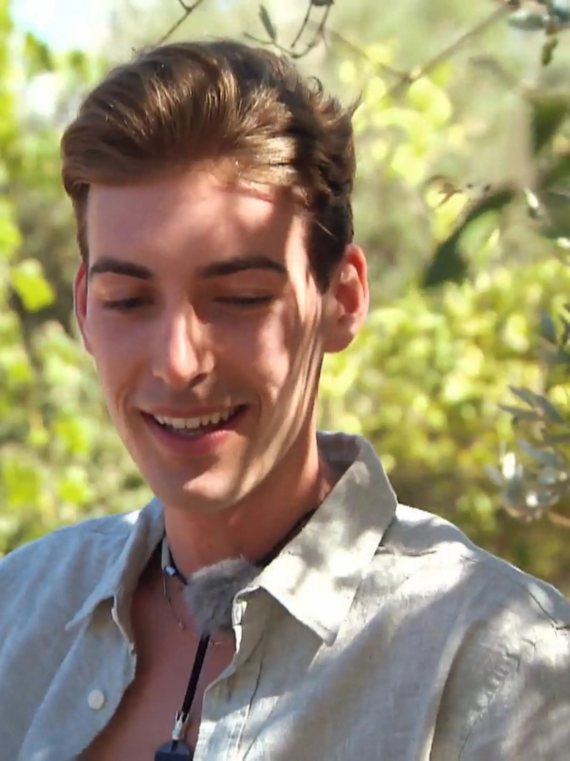 Bei diesem Aufeinandertreffen von „Prince Charming“ Alexander Schäfer und seinen Kandidaten wird es körperlich und ästhetisch: Arne zieht blank!