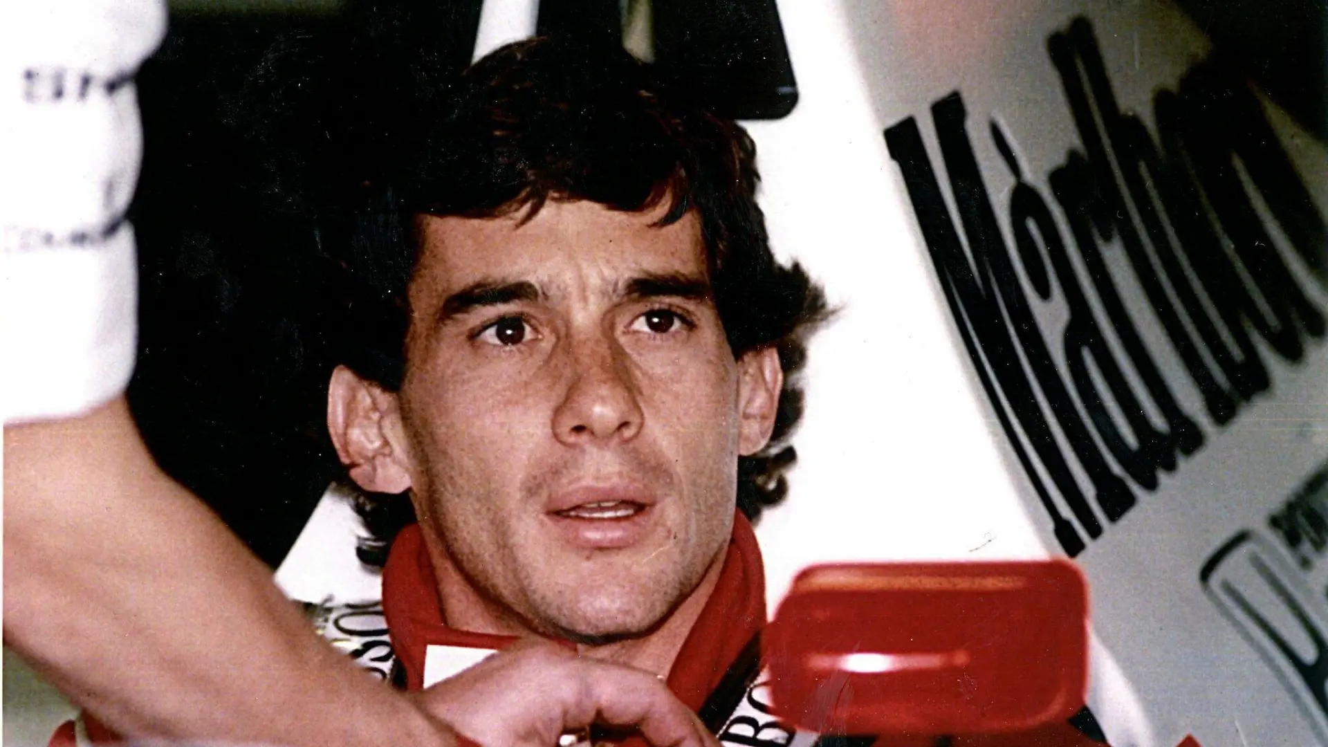 ARCHIV - 01.05.2004, Italien, Imola: Der brasilianische Formel 1-Pilot Ayrton Senna (undatiert). Im Mai 1994 beim Großen Preis von San Marino in Imola verunglückte Senna tödlich. (zu dpa «Legende, Ikone, oder einfach Senna: Was wäre, wenn?") Foto: EPA/dpa +++ dpa-Bildfunk +++