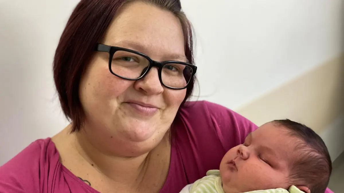 Denise Luck und ihr Sohn Leander Joel kurz nach der Geburt