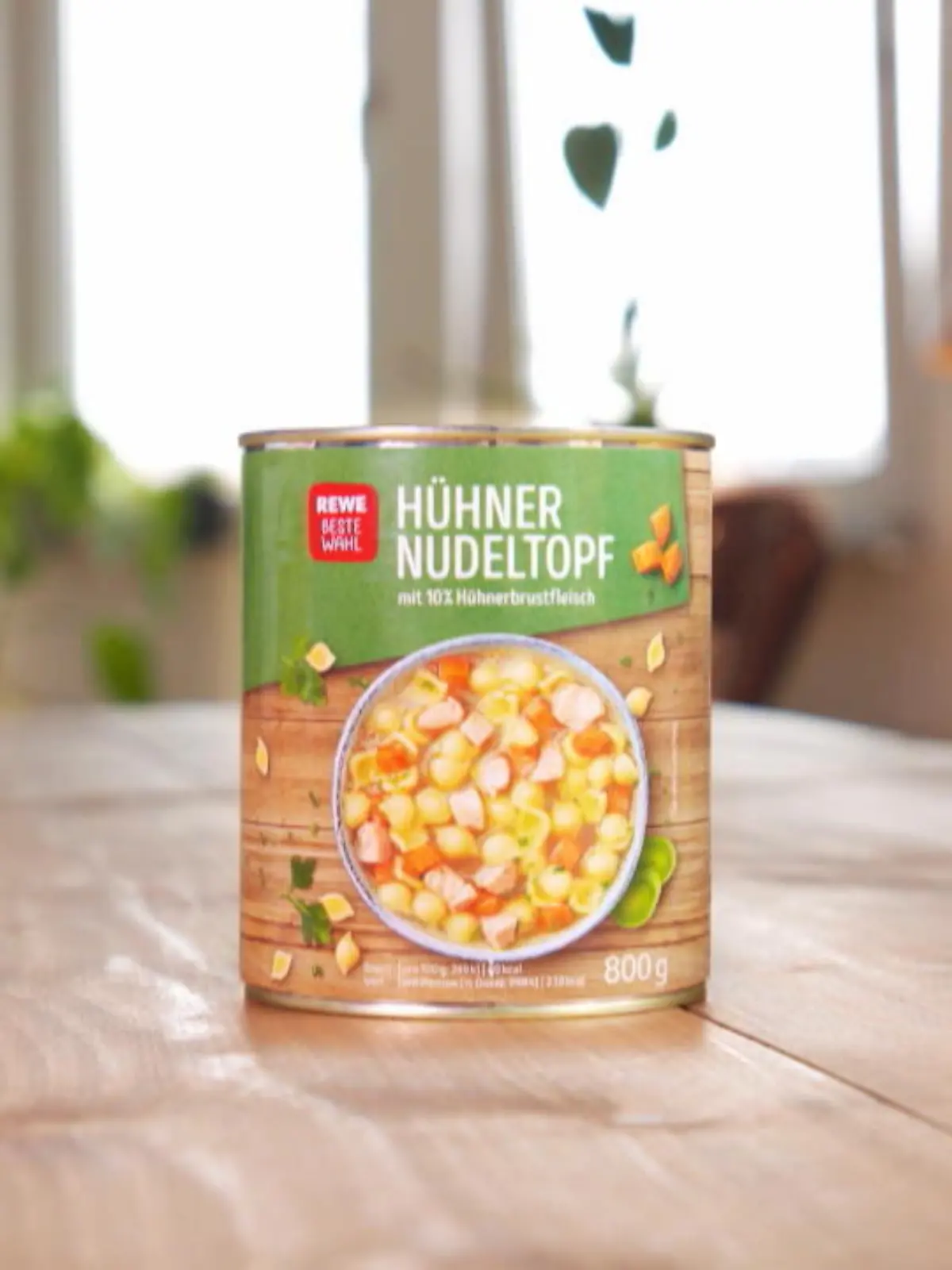 Hühnersuppe aus der Dose steht in wenigen Minuten auf dem Tisch und macht satt. Unser Ernährungsexperte und Tester prüfen, welche in Sachen Zutaten und Geschmack die beste ist - und kommen zu einem überraschenden Ergebnis.