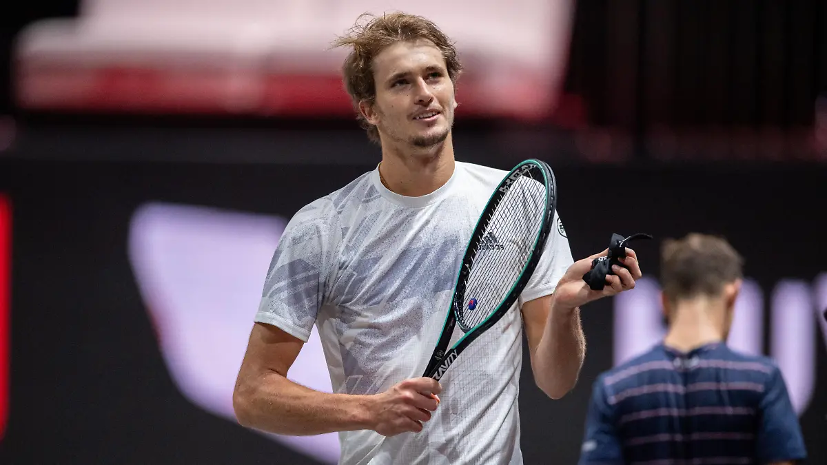 Im Alexander ZVEREV GER als Double-Championship Winner , Alexander ZVEREV GER vs. Diego SCHWARTZMAN ARG, TENNIS, bett1hulks Indoor, Finale DOPPEL, 25.10.2020 GER, TENNIS, ATP, Tennis Herren TOUR, bett1hulks Championship, Alexander ZVEREV GER vs. Diego SCHWARTZMAN ARG, FINALE EINZEL, 25.10.2020 KOELN *** In Alexander ZVEREV GER as Double Championship Winner , Alexander ZVEREV GER vs Diego SCHWARTZMAN ARG , TENNIS, bett1hulks Indoor, Final DOUBLE, 25 10 2020 GER, TENNIS, ATP TOUR, bett1hulks Championship, Alexander ZVEREV GER vs Diego SCHWARTZMAN ARG , FINAL SINGLE, 25 10 2020 COLOGNE Copyright: xEibnerxPressefotox/xBenjaminxSOELZERx EP_BSO