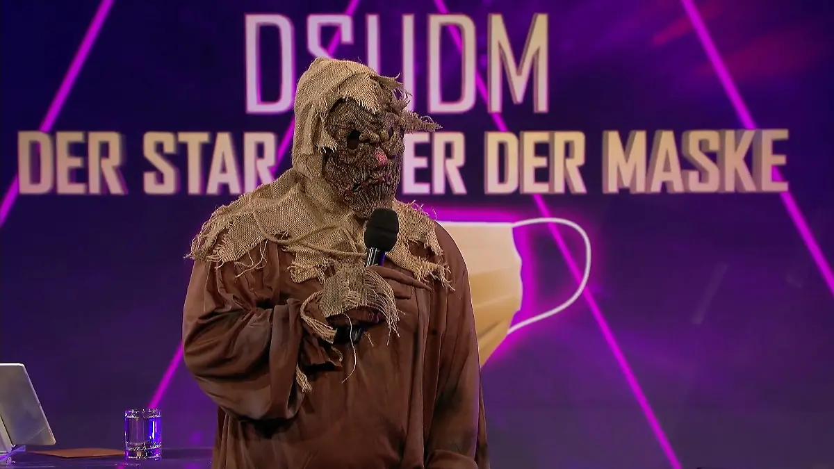 Die Vogelscheuche singt "An Tagen wie diesen" Bei "Pocher - Gefährlich ehrlich!"