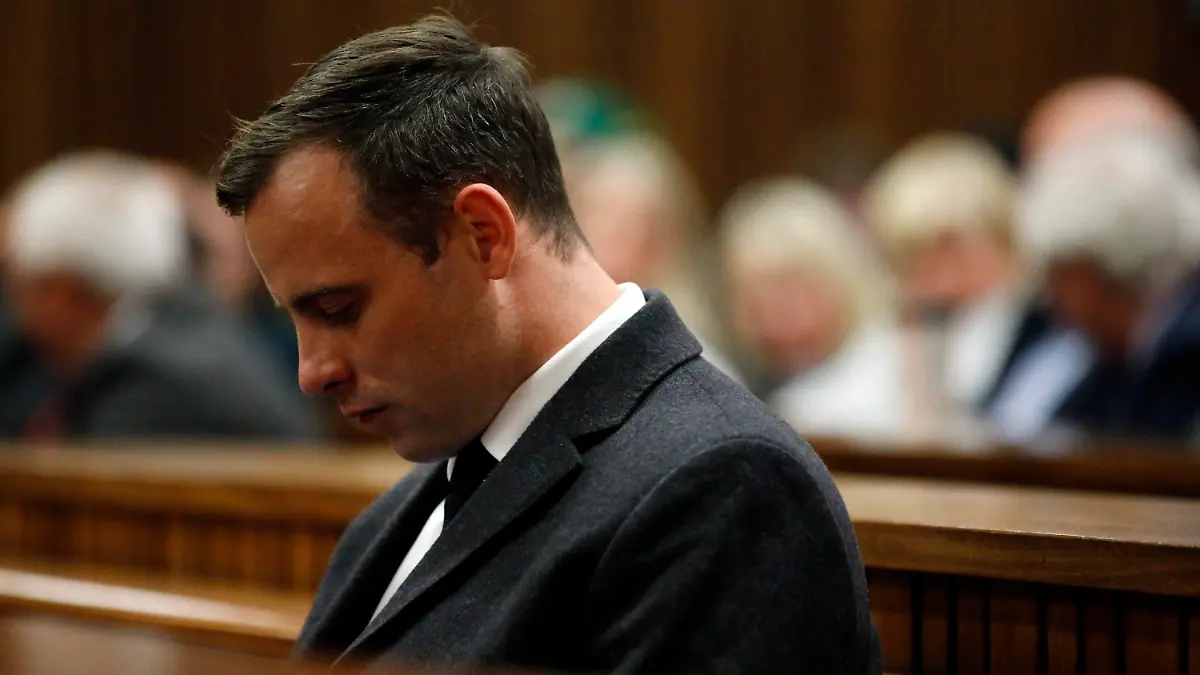 epa05410069 Paralympian athlete Oscar Pistorius, looks on during the hearing in his murder trial at the High Court in Pretoria, South Africa, 06 July 2016. Pistorius has been sentenced to six years in jail for murdering his girlfriend Reeva Steenkamp three years ago. Pistorius was freed from prison in the South African capital Pretoria last October after serving one year of a five-year term for culpable homicide -- the equivalent of manslaughter. EPA/MARCO LONGARI/POOL +++(c) dpa - Bildfunk+++