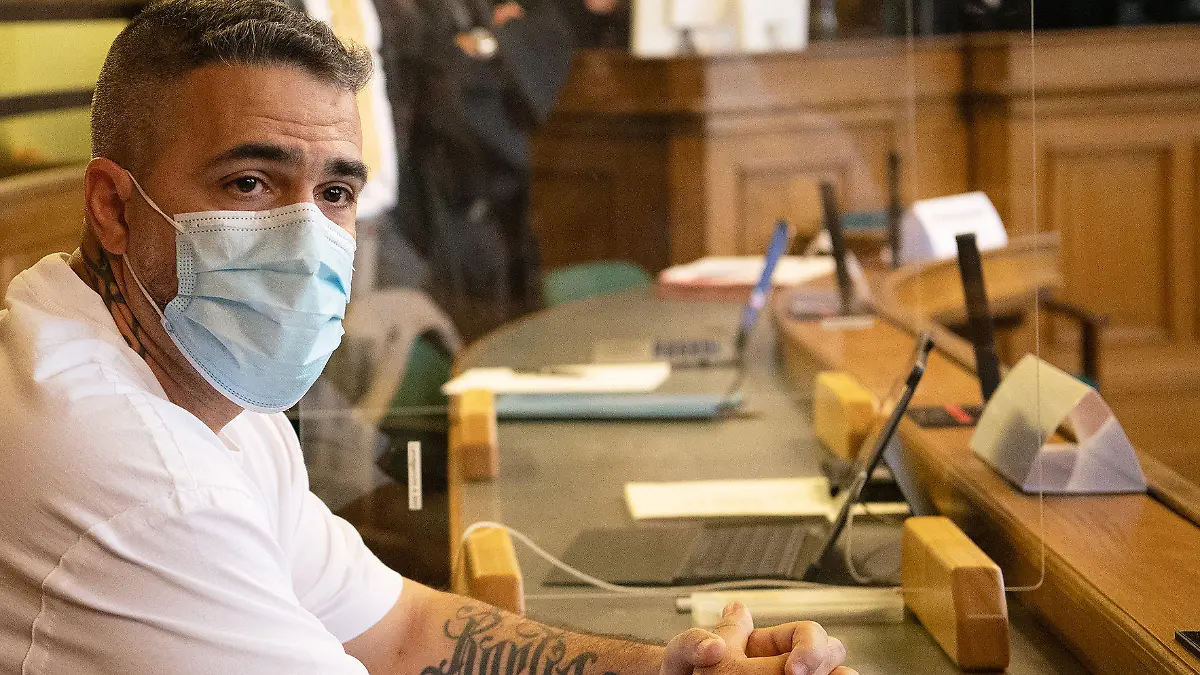 ARCHIV - 17.08.2020, Berlin: Anis Mohamed Youssef Ferchichi, bekannt als Rapper Bushido, sitzt zu Beginn eines Prozesses gegen den Chef einer bekannten arabischstämmigen Großfamilie in einem Gerichtssaal des Landgerichts. Dem ehemaligen Geschäftspartner von Rapper Bushido werden mehrere Straftaten zum Nachteil von Bushido zur Last gelegt. (zu «Prozess gegen Berliner Clanchef - Rapper Bushido wird weiter befragt») Foto: Paul Zinken/dpa-Zentralbild/Pool/dpa +++ dpa-Bildfunk +++