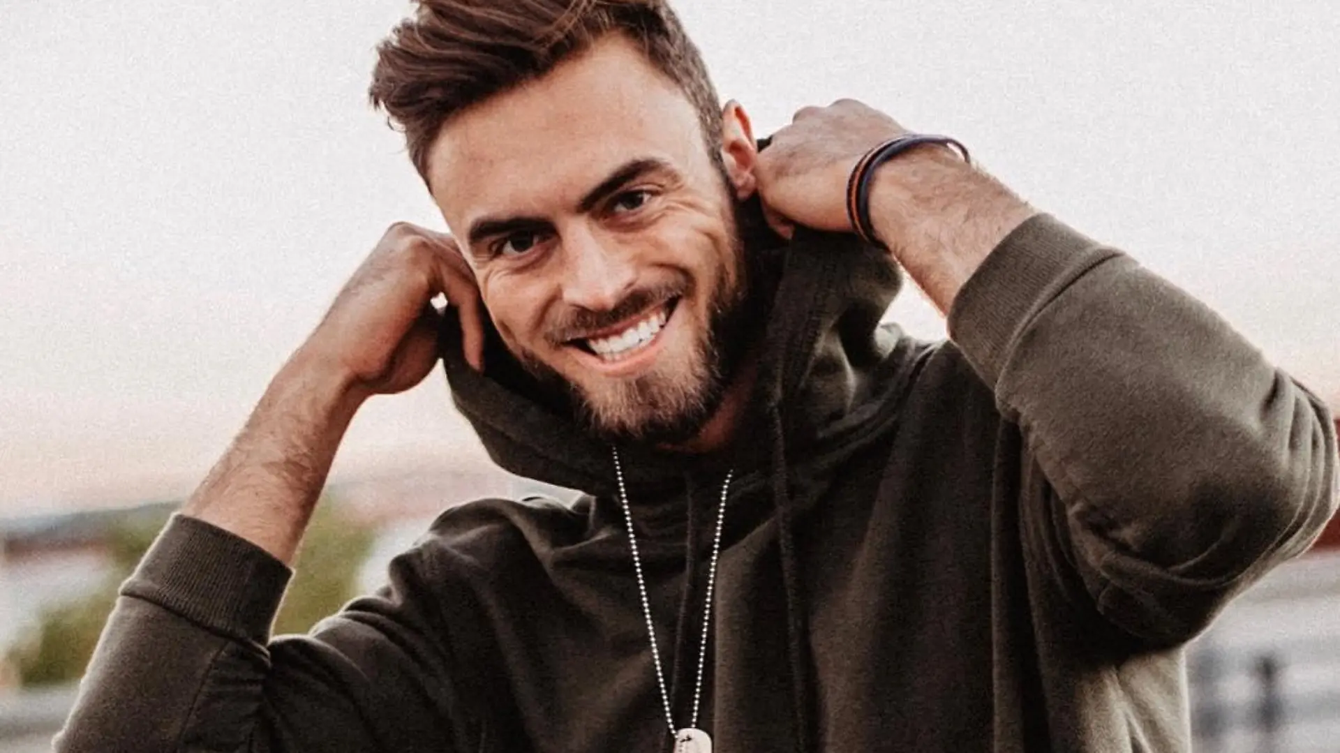 Mit diesem Lächeln wird Niko die Bachelor-Kandidatinnen garantiert begeistern.