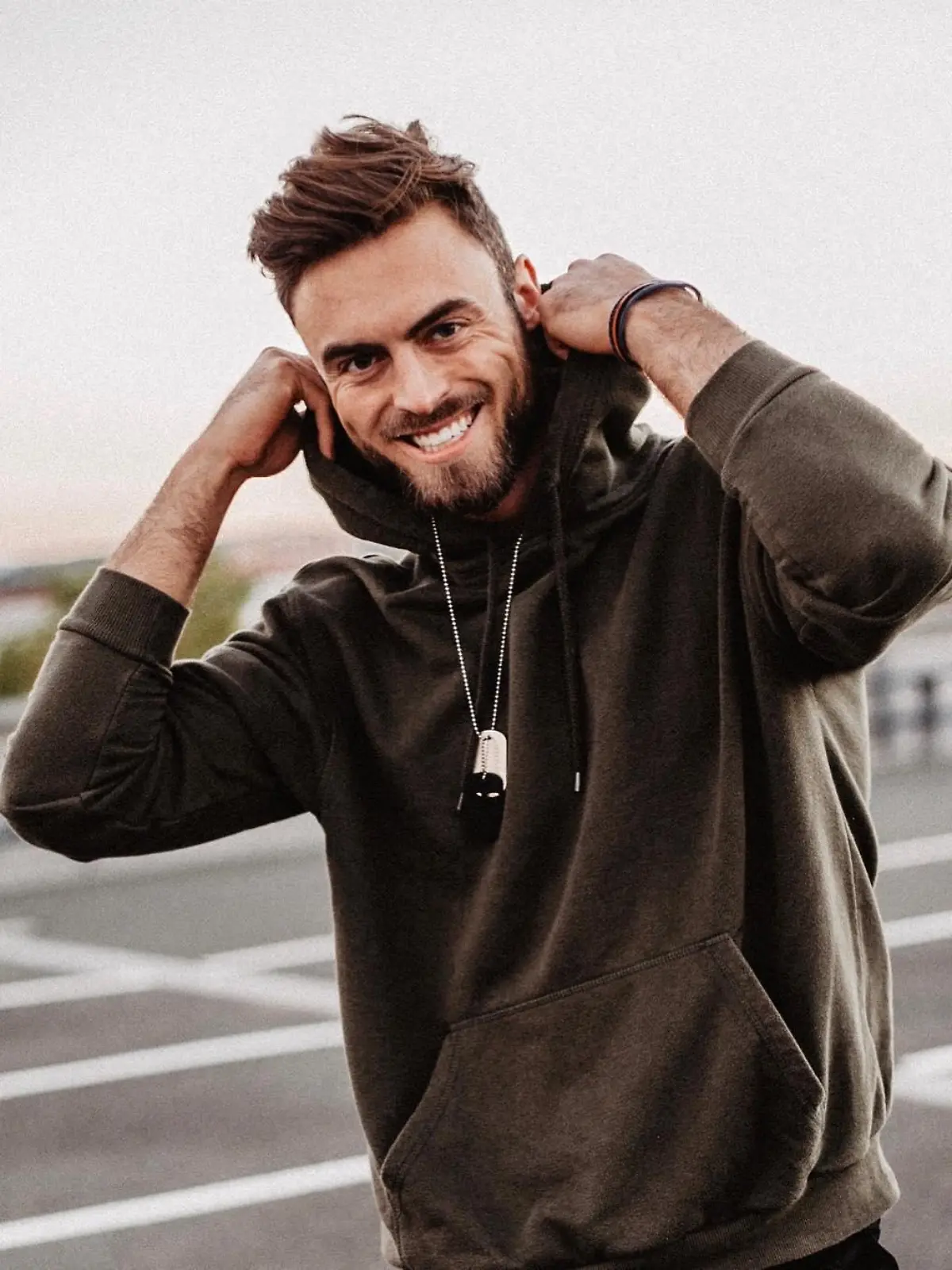 Mit diesem Lächeln wird Niko die Bachelor-Kandidatinnen garantiert begeistern.