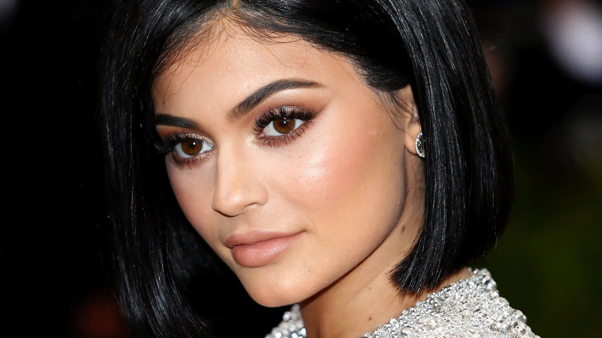 FILE PHOTO: Television personality Kylie Jenner arrives at the Metropolitan Museum of Art Costume Institute Gala (Met Gala) to celebrate the opening of "Manus x Machina: Fashion in an Age of Technology" in the Manhattan borough of New York, U.S., May 2, 2016. REUTERS/Eduardo Munoz/File Photo