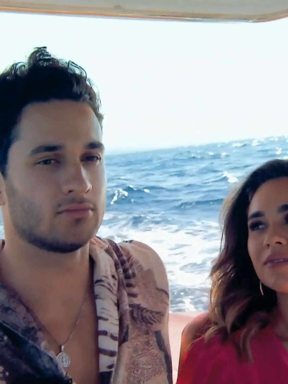 Leander wird beim Einzeldate mit Melissa seekrank.