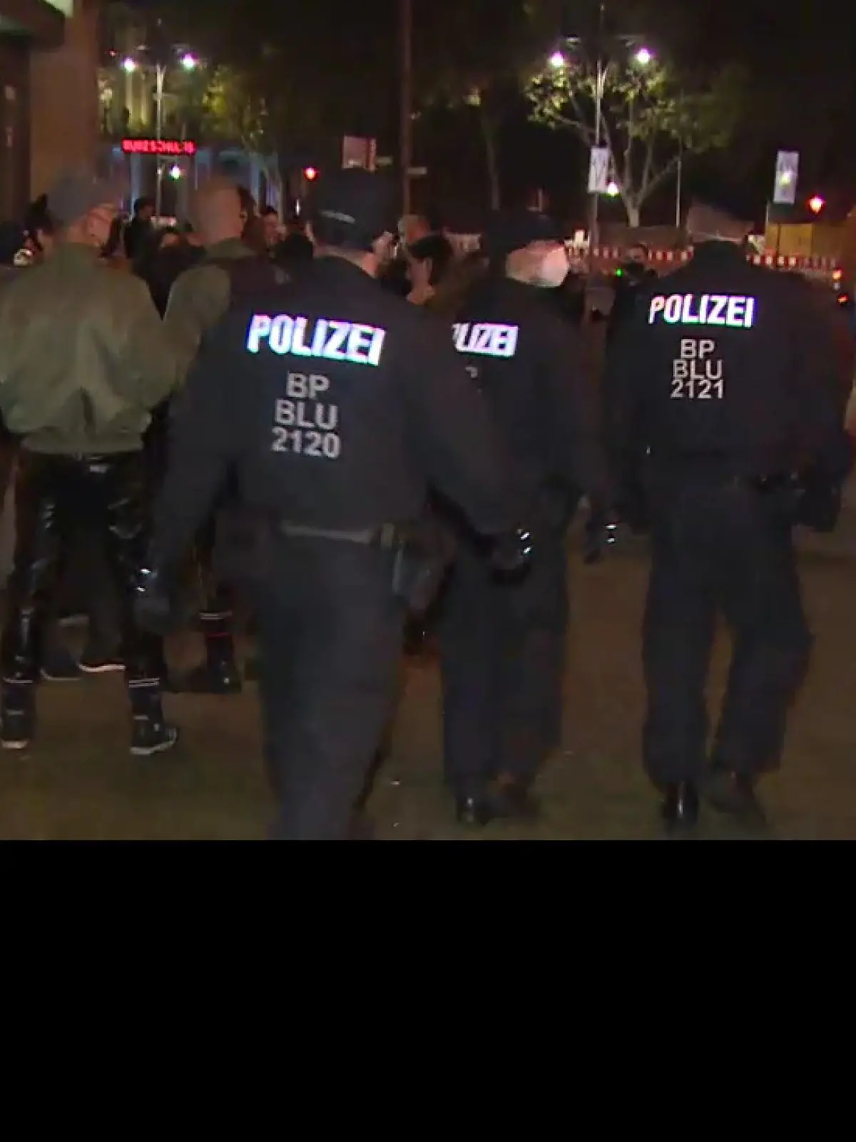 Hunderte Polizisten haben am Samstag in Berlin die Einhaltung der Corona-Regeln kontrolliert.