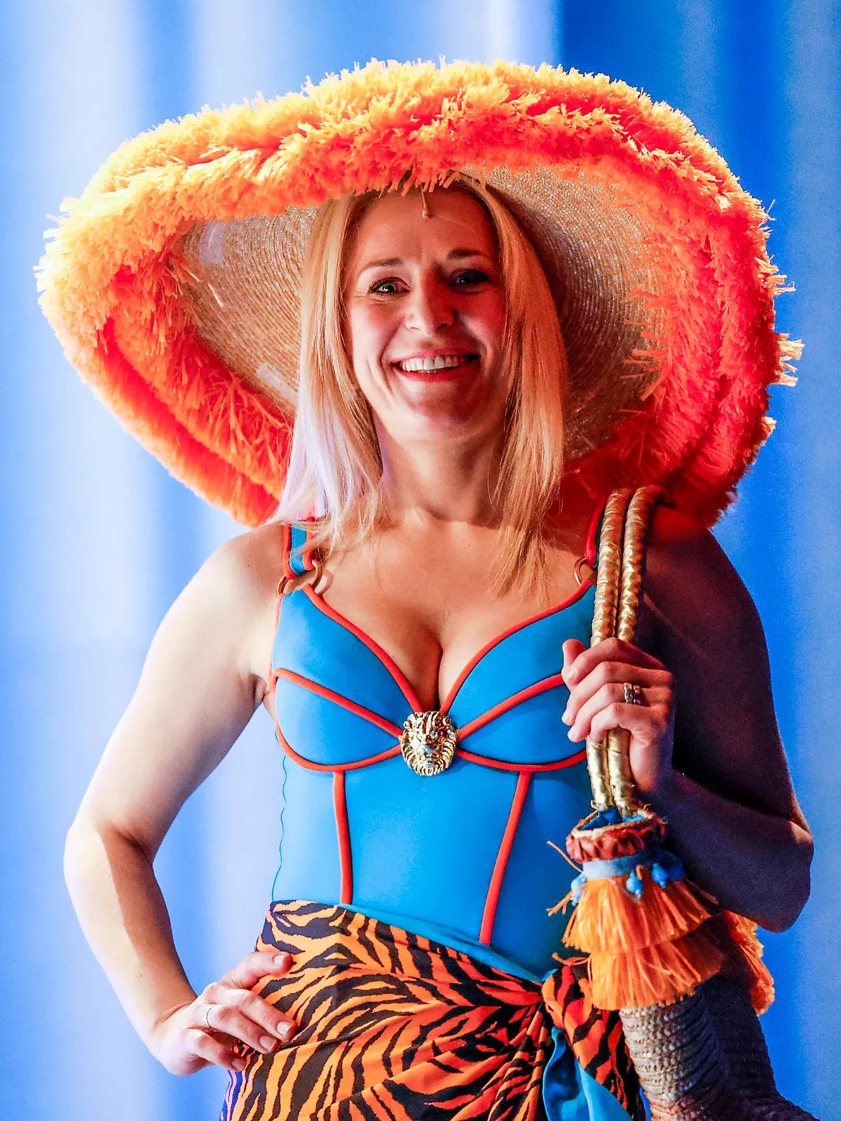 29.03.2023, Hamburg: Die Sängerin Stefanie Hertel steht als ·Tanja· bei einer Probe des Musicals ·Mamma Mia· auf der Bühne des Stage Theater Neue Flora. Foto: Axel Heimken/dpa +++ dpa-Bildfunk +++
