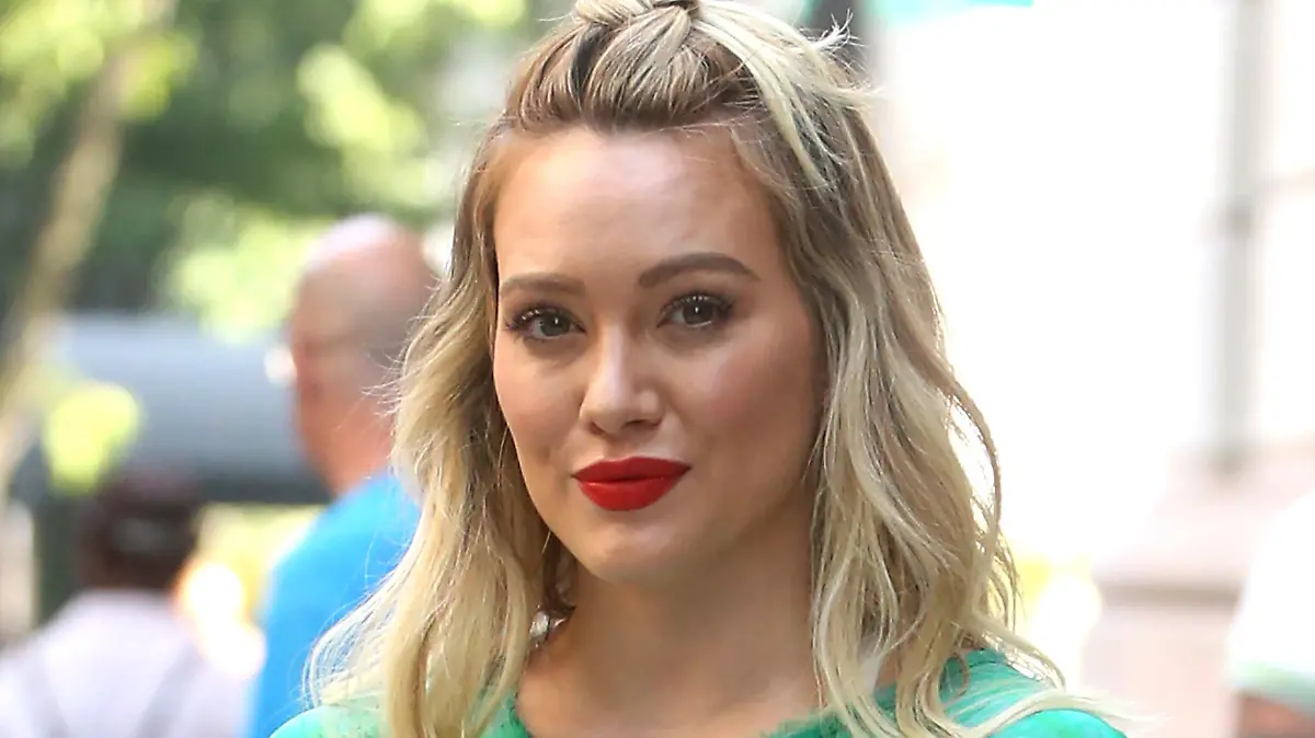 Hilary Duff is seen on the set of 'Younger' in New York City, NY.
<P>
Pictured: Hilary Duff
<B>Ref: SPL1518591 120617 </B><BR/>
Picture by: Splash News<BR/>
</P><P>
<B>Splash News and Pictures</B><BR/>
Los Angeles: 310-821-2666<BR/>
New York: 212-619-2666<BR/>
London: 870-934-2666<BR/>
photodesk@splashnews.com<BR/>
</P>