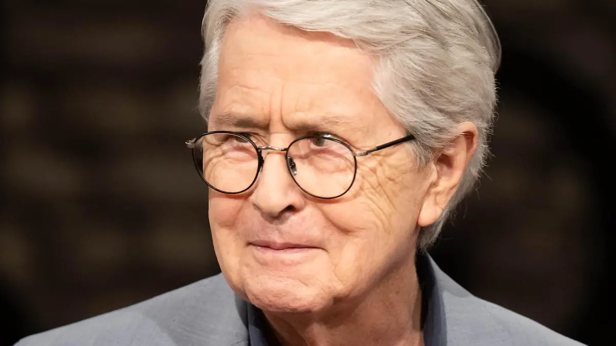 Frank Elstner, Showmaster und Fernsehmoderator, bei der Aufzeichnung der Radio Bremen Talkshow «3nach9».