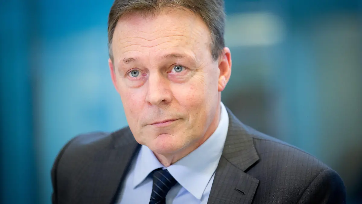 Der SPD-Bundesfraktionsvorsitzende Thomas Oppermann spricht am 21.01.2014 in Berlin mit Journalisten der Deutschen Presse-Agentur. Foto: Kay Nietfeld/dpa (zu dpa-Interview vom 22.01.2014) +++(c) dpa - Bildfunk+++