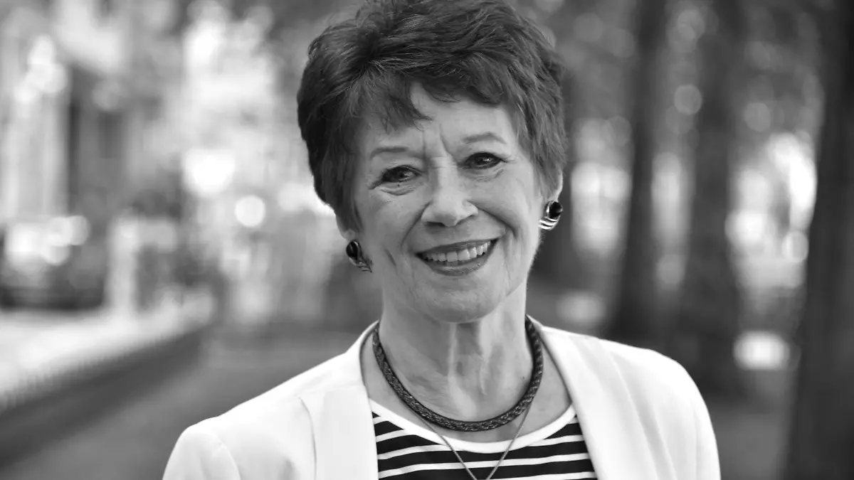 ARCHIV - 28.06.2018, Nordrhein-Westfalen, Köln: Lotti Krekel, Schauspielerin, aufgenommen bei einem Pressetermin zum Bühnenstück «Pension Schöller» im Volkstheater am Rudolfplatz. Die Schauspielerin und Sängerin Lotti Krekel ist tot. Sie starb am 11.04.2023 in den frühen Morgenstunden, wie die Deutsche Presse-Agentur aus Familienkreisen erfuhr. Foto: Horst Galuschka/dpa +++ dpa-Bildfunk +++