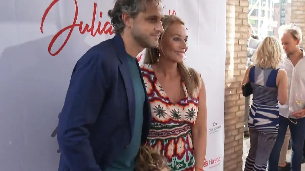 Caroline Beils Tochter Ava auf dem Roten Teppich Premiere auf Spendengala