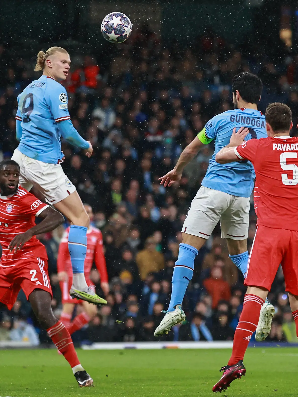 UEFA Champions League Quarter-Finals 1st Leg Manchester City v Bayern Munich Älkay GündoÄüan 8 of Manchester City heads the ball goalwards after Erling Haland 9 of Manchester City misses the ball during the UEFA Champions League Quarter-Finals 1st Leg Manchester City vs Bayern Munich at Etihad Stadium, Manchester, United Kingdom, 11th April 2023 Photo by Mark Cosgrove/News Images Manchester Etihad Stadium Manchester United, ManU Kingdom Copyright: xMarkxCosgrove/NewsxImagesx