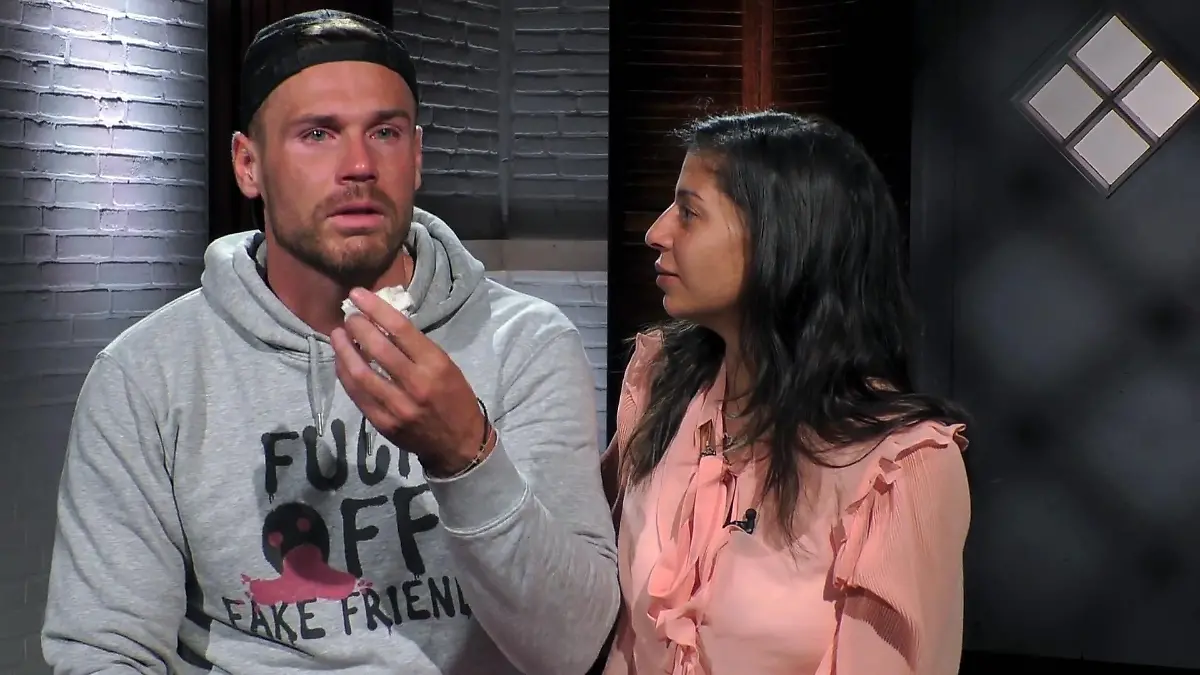 Eva Benetatou und Chris ziehen aus dem Sommerhaus aus Tränenreicher Abschied