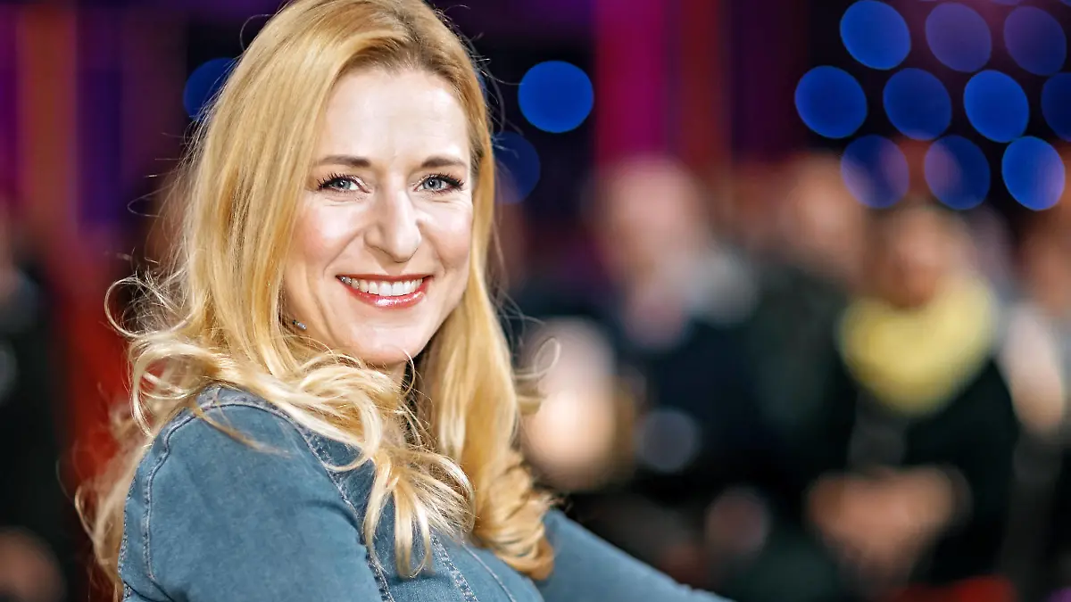 MDR - Riverboat. Sängerin Stefanie Hertel anläßlich der Aufzeichnung der MDR - Talkshow Riverboat am 27.01.2023 in der Mediacity Leipzig. 20230127SFL0026 *** MDR Riverboat singer Stefanie Hertel on the occasion of the recording of the MDR talk show Riverboat on 27 01 2023 in the Mediacity Leipzig 20230127SFL0026