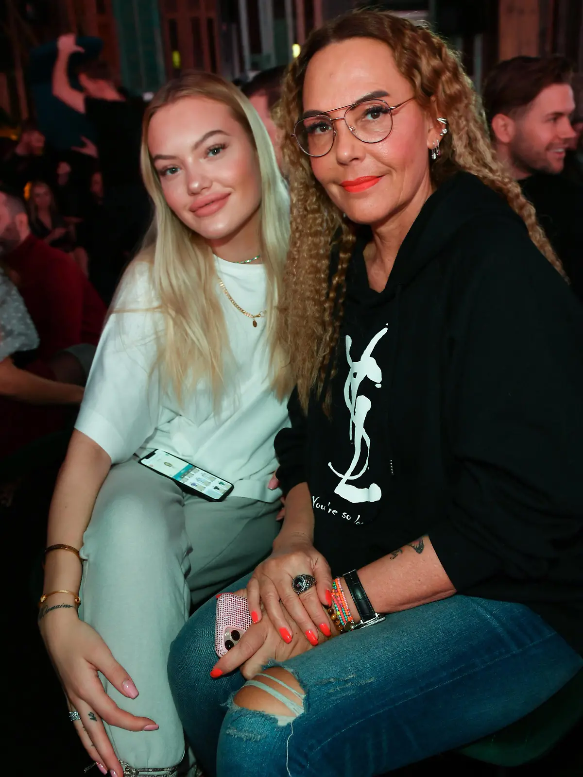 13.01.2020, Berlin: Natascha Ochsenknecht (r) und ihre Tochter Cheyenne Ochsenknecht sind bei dem Pearl Fashion Aperitif im THE REED. Foto: Jens Kalaene/dpa +++ dpa-Bildfunk +++