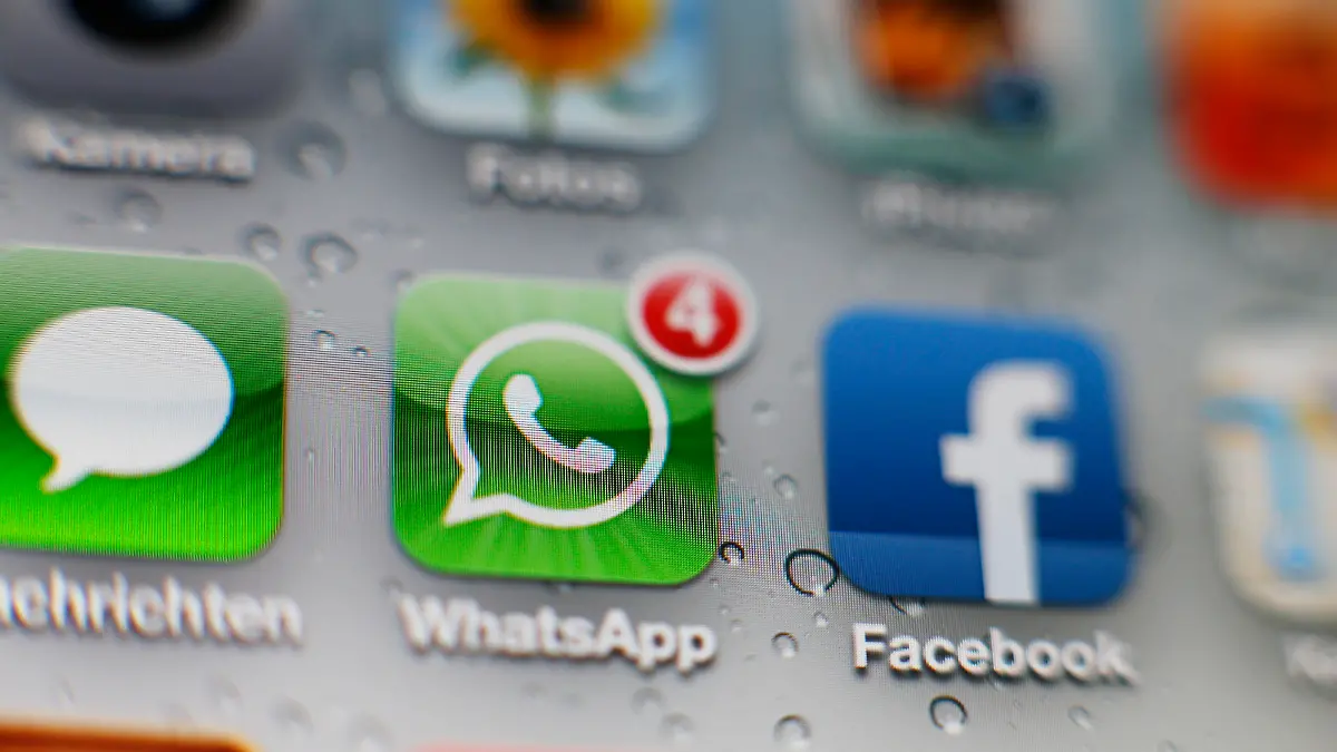 Creative / Feature: WhatsApp-Icon auf einem iPhone