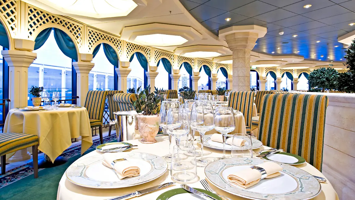 Der leere Speisesaal der MSC Splendida ist eingedeckt für Passagiere