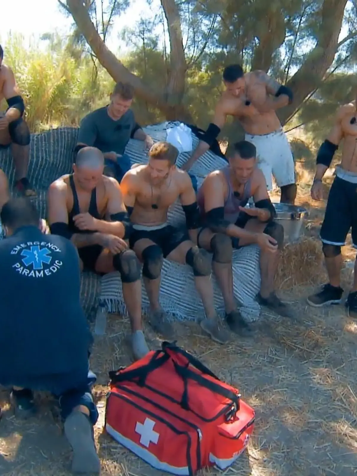 Arzt-Einsatz beim Bachelorette-Gruppendate