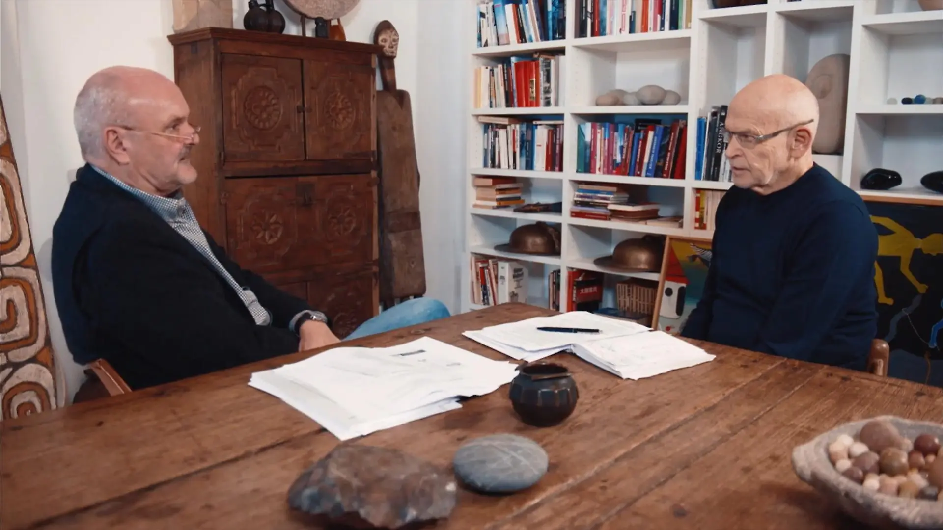 Ex-DRK-Präsidiumsmitglied Markus Ostermeier im Gespräch mit Günter Wallraff.