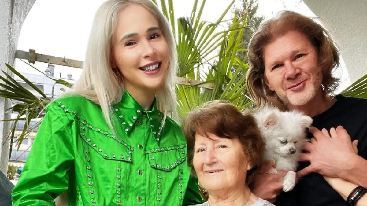 Theresia Fischer, ihre Oma und ihr Freund Stefan