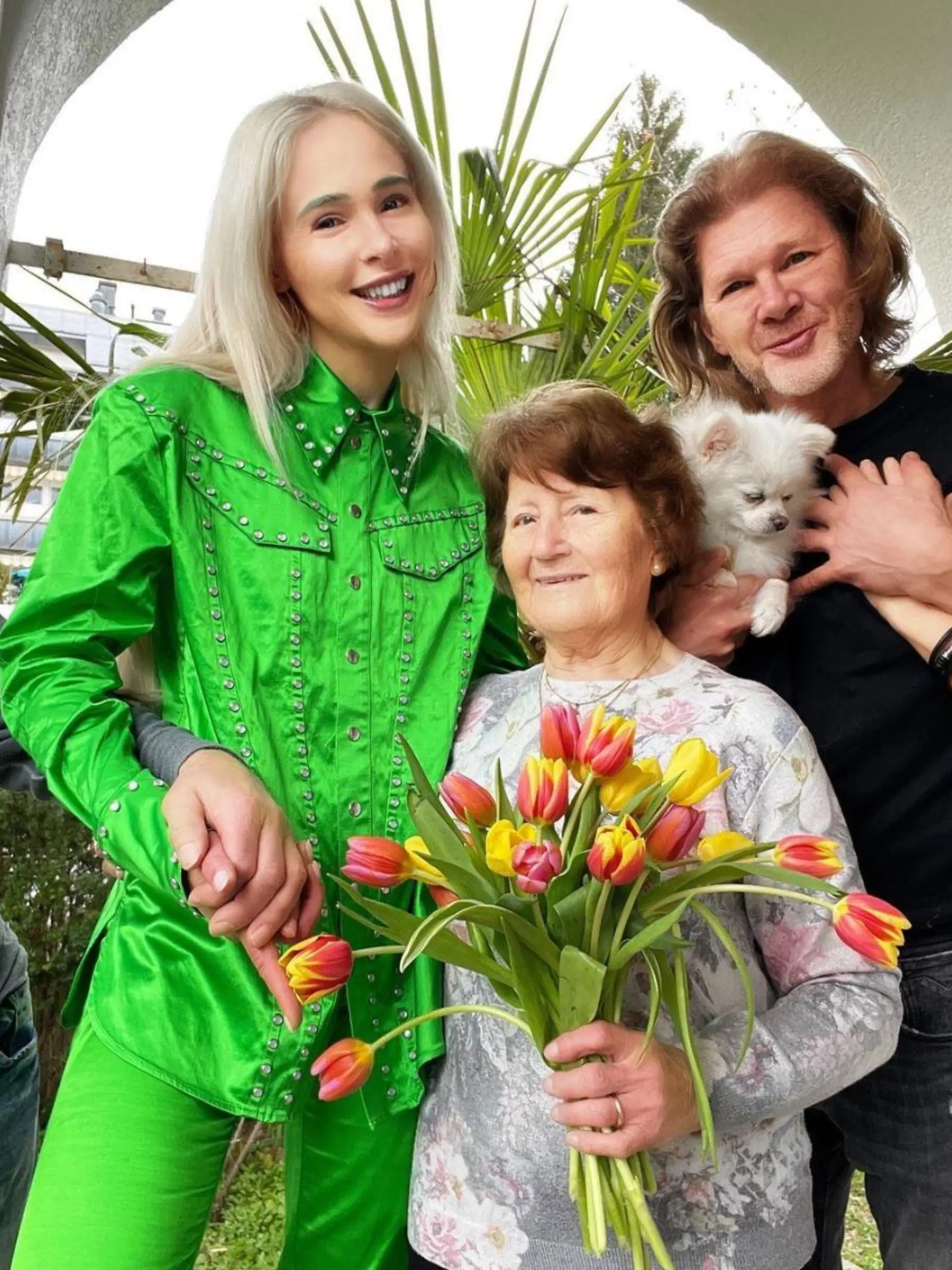 Theresia Fischer, ihre Oma und ihr Freund Stefan