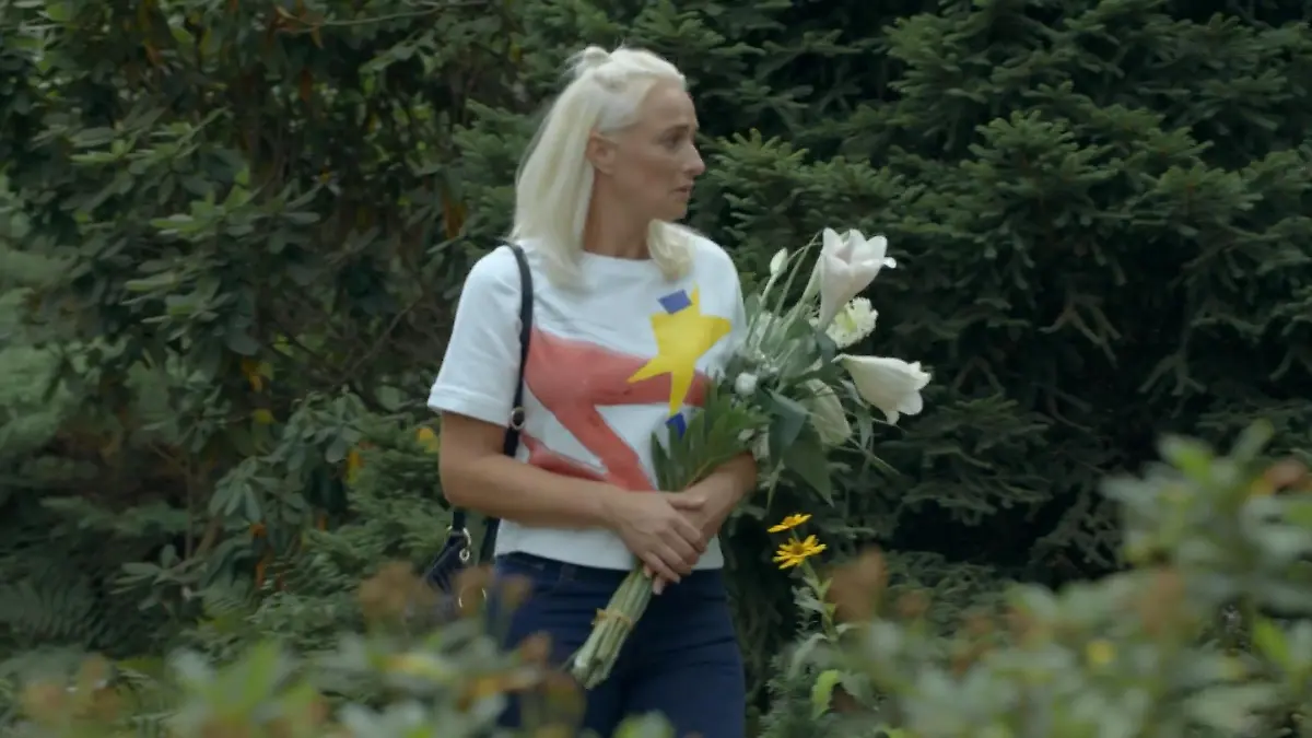 Maren geht zum 1. Mal an Alexanders Grab GZSZ-Folge 7117 vom 20.10.2020