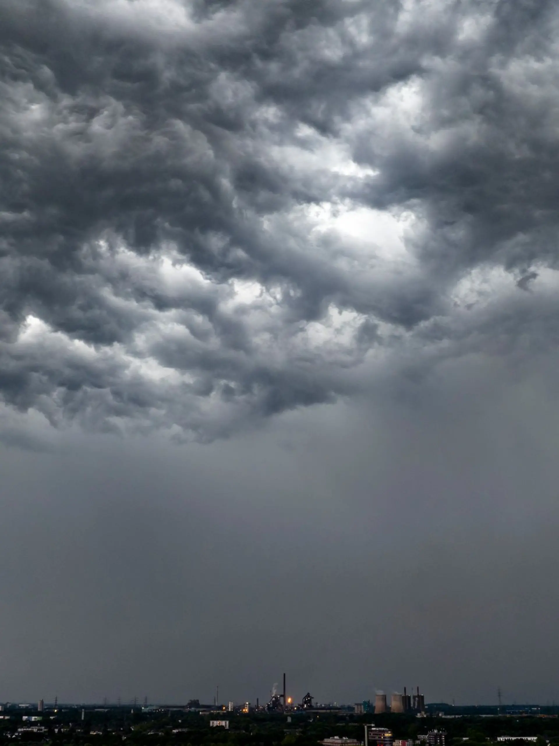 Bild zu: "Deutscher Wetterdienst warnt vor Unwettern zu Ostern! "