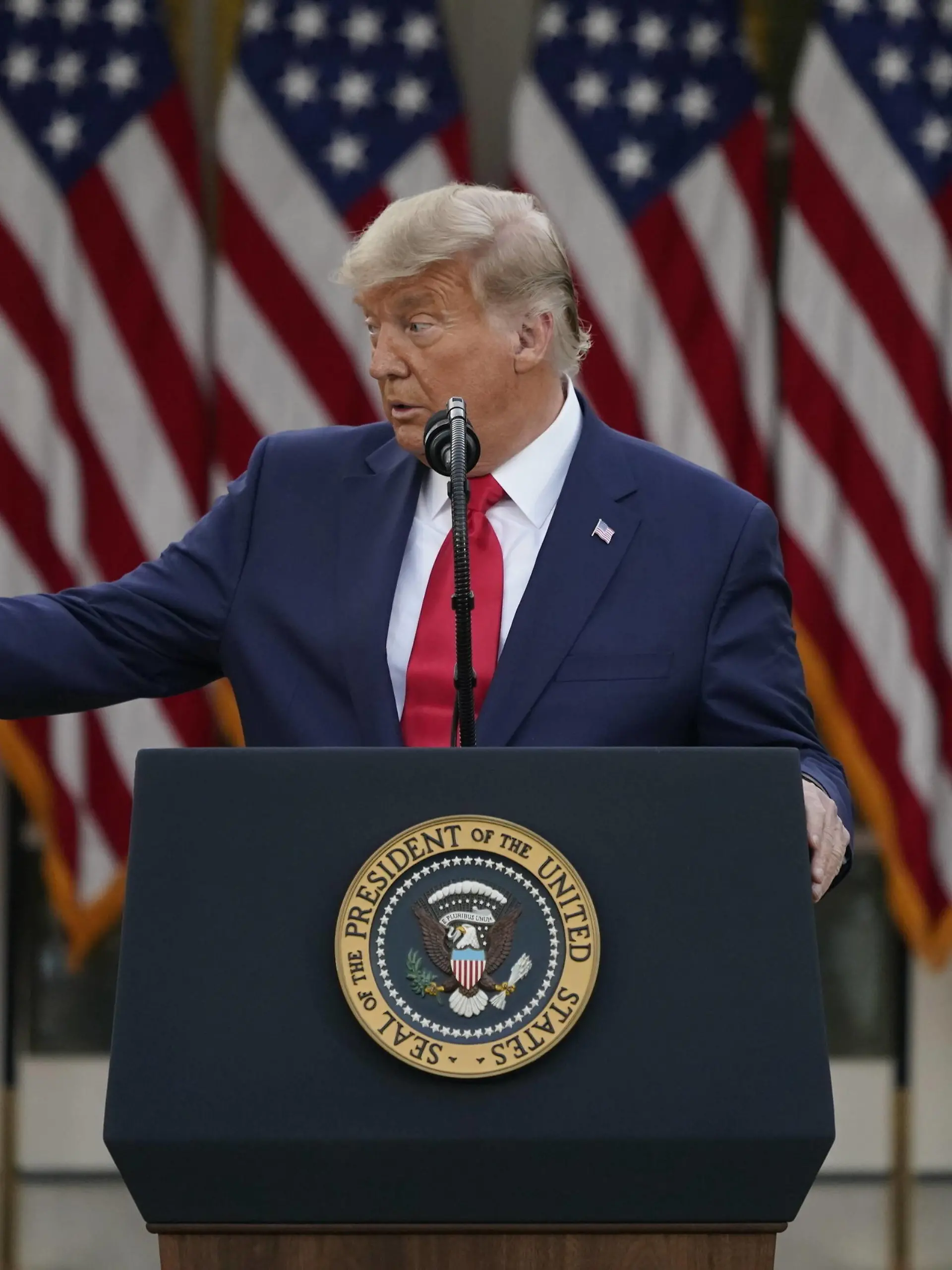  US President Donald Trump delivers an update on Operation Warp Speed during a press conference on the South Lawn of the White House in Washington, DC on Friday, November 13, 2020.. OWS is a public private partnership, initiated by the Trump administration, to facilitate and accelerate the development, manufacturing, and distribution of COVID-19 vaccines, therapeutics, and diagnostics. Vice president Mike Pence joined Trump at the conference. PUBLICATIONxINxGERxSUIxAUTxHUNxONLY WAX20201113223 ChrisxKleponis