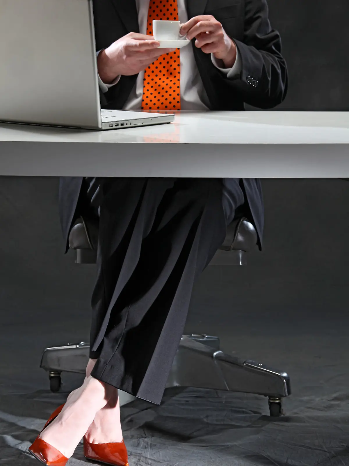 Mann mit High Heels