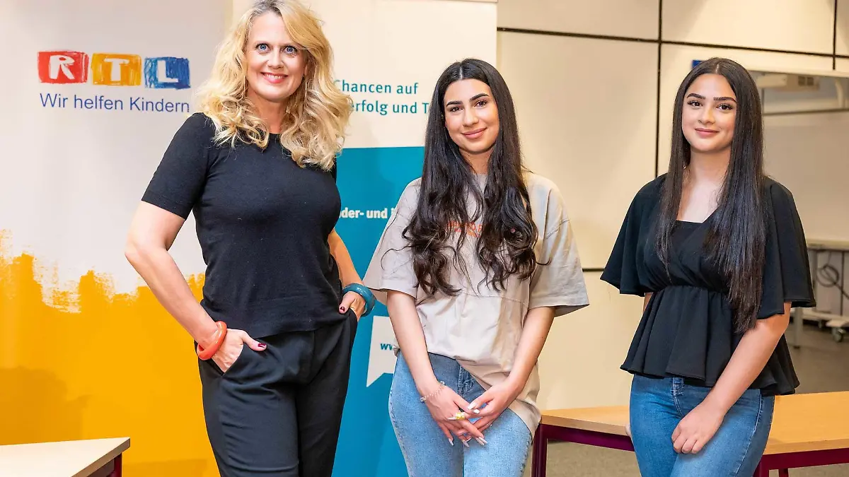 Barbara Schöneberger unterstützt das Projekt "Mädchen stärken" der Deutschen Kinder- und Jugendstiftung (DKJS).