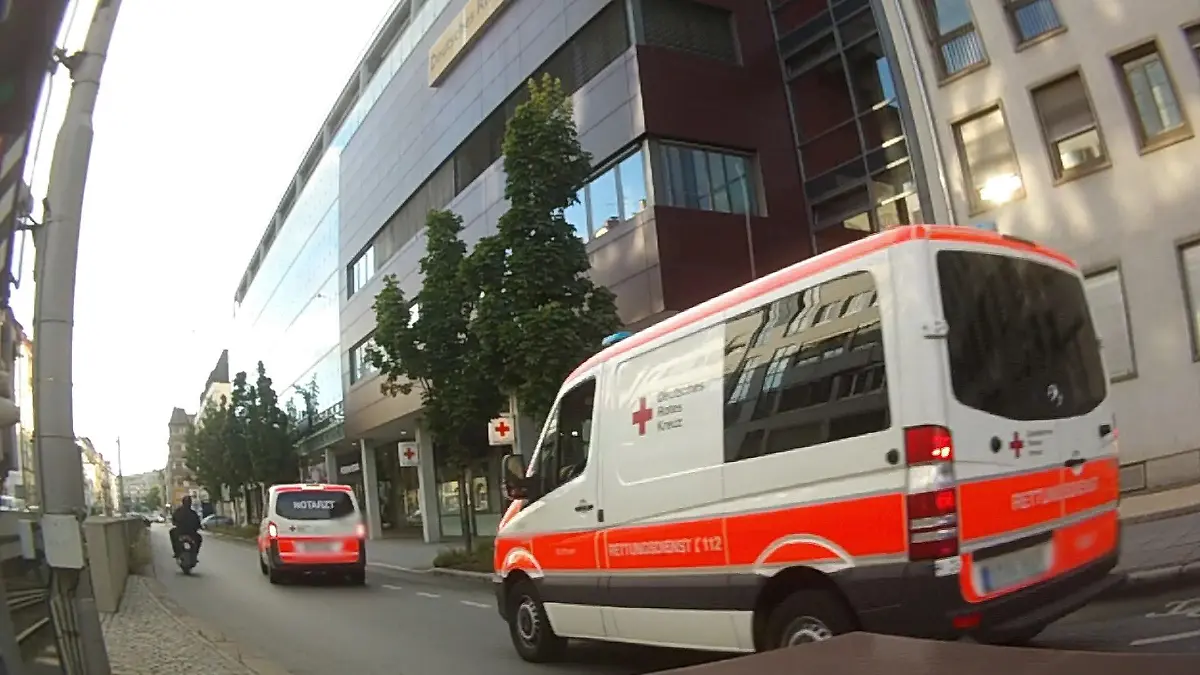 DRK-Rettungsdienst: Erst Zigarette, dann Einsatz? Trotz Notruf wegen möglichem Schlaganfall
