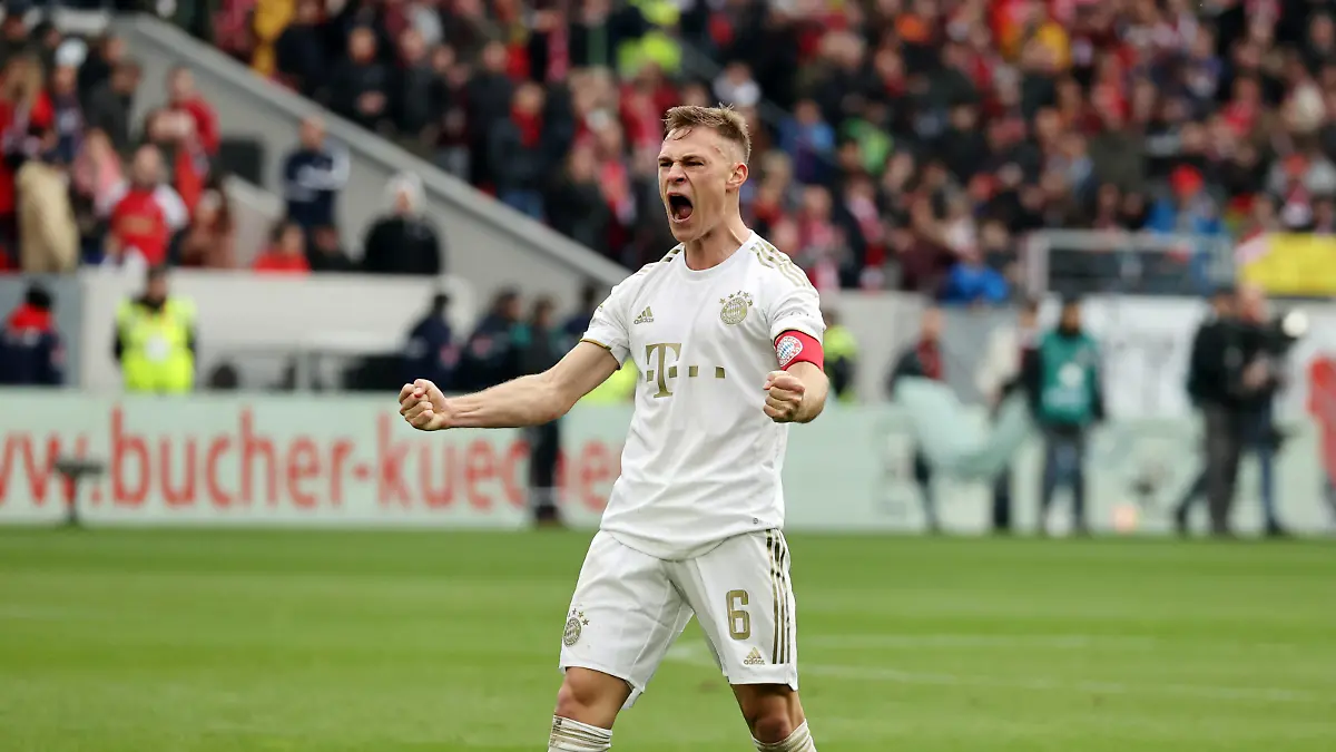 08.04.23 SC Freiburg - FC Bayern München Deutschland, Freiburg, 08.04.2023, Fussball, Bundesliga, SC Freiburg - FC Bayern München: Joshua Kimmich FC Bayern München Jubel Provokation provoziert vor den SC Freiburg Fans. *** 08 04 23 SC Freiburg FC Bayern Munich Germany, Freiburg, 08 04 2023, football, Bundesliga, SC Freiburg FC Bayern Munich Joshua Kimmich FC Bayern Munich cheers provocation in front of SC Freiburg fans