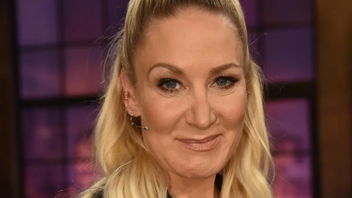 Die Schauspielerin Janine Kunze zu Gast in der WDR Talkshow Kölner Treff am 01.02.2019 in Köln. *** The actress Janine Kunze as guest on the WDR talk show Kölner Treff on 01 02 2019 in Cologne  