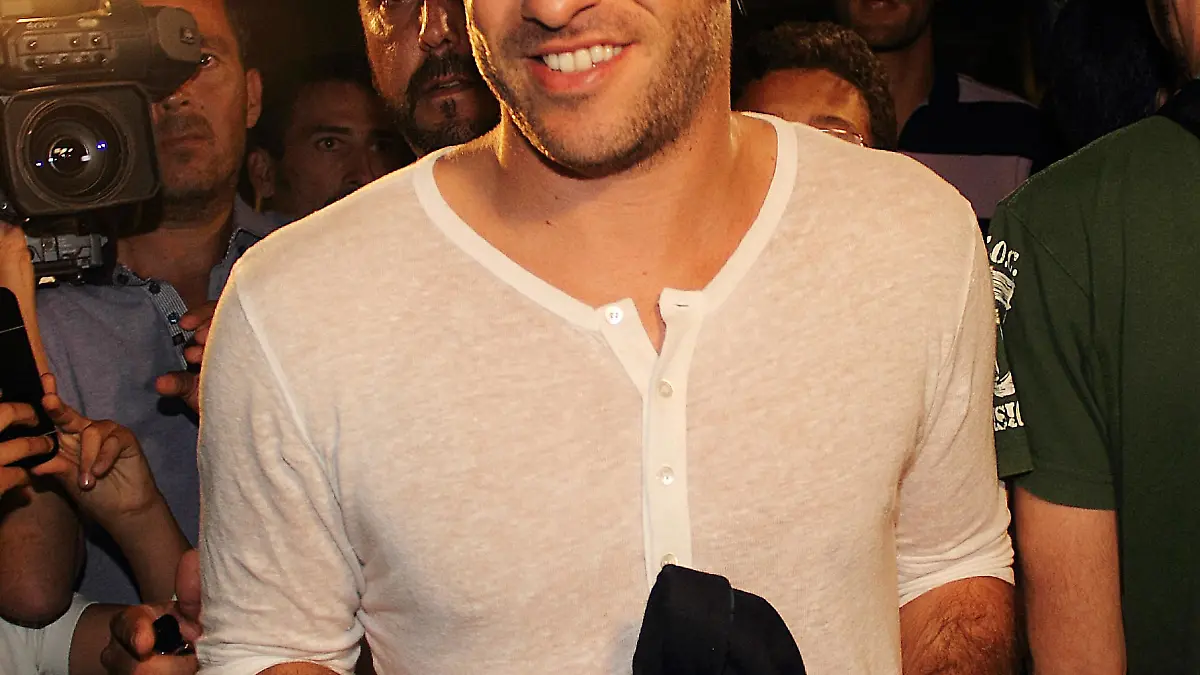 The dutch international football player, Rafael Van der Vaart arrived in Sevilla on Sunday evening ahead of a move to recently-promoted Real Betis on a free transfer.