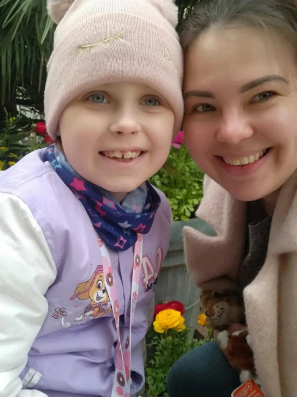 Die kleine Tamara (8) mit ihrer Mama Nataliia Khudolei.