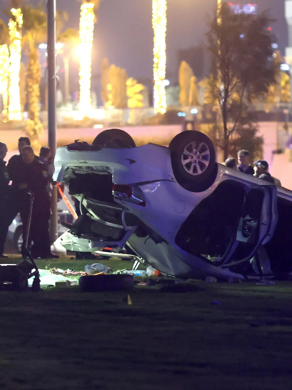 TEL AVIV, ISRAEL - APRIL 07: Israeli officials work at the scene of a car ramming attack that killed at least 1 and injured 7 others in Tel Aviv, Israel on April 07, 2023. Stringer / Anadolu Agency