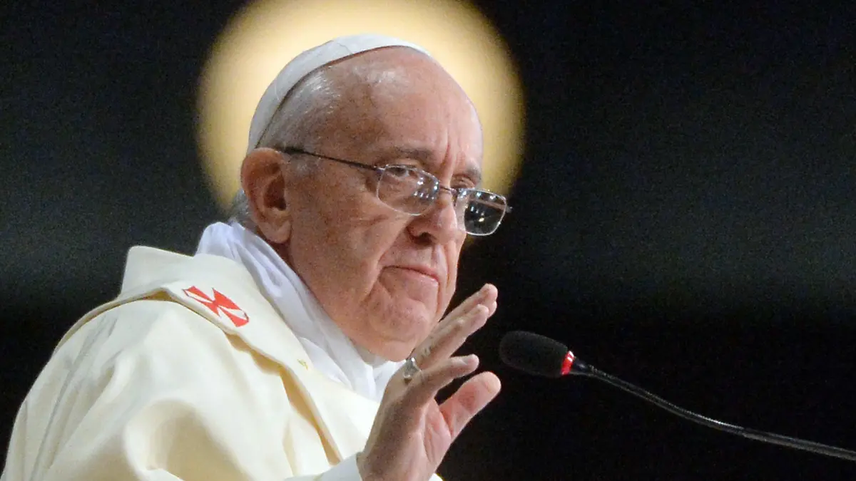 ARCHIV - 27.07.2013, Brasilien, St. Sebastian: Papst Franziskus spricht während einer Heiligen Messe auf dem Weltjugendtag. (zu dpa "Papst Franziskus reist nach Assisi für neue Enzyklika") Foto: Luca Zennaro/Pool/ANSA/epa/dpa +++ dpa-Bildfunk +++