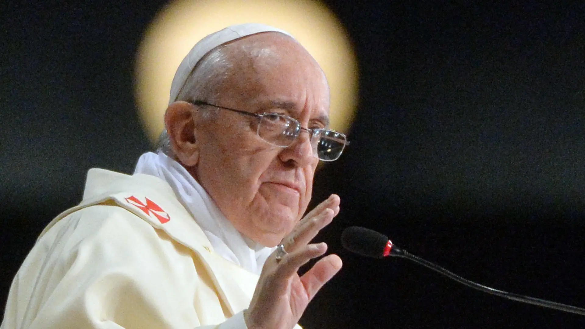 ARCHIV - 27.07.2013, Brasilien, St. Sebastian: Papst Franziskus spricht während einer Heiligen Messe auf dem Weltjugendtag. (zu dpa "Papst Franziskus reist nach Assisi für neue Enzyklika") Foto: Luca Zennaro/Pool/ANSA/epa/dpa +++ dpa-Bildfunk +++