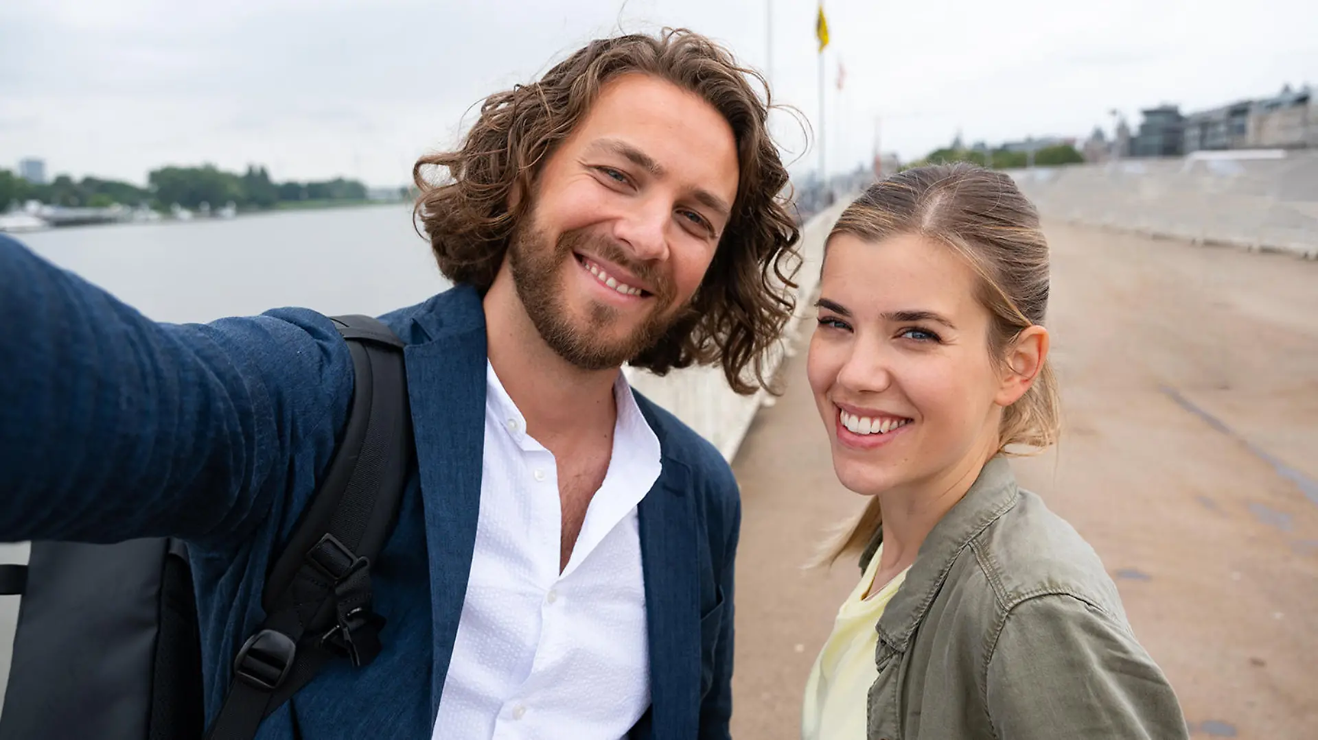 Ab 23.11. nur auf TVNOW: Glamour, Fashion & "Verbotene Liebe - Next Generation" auf Schloss Königsbrunn